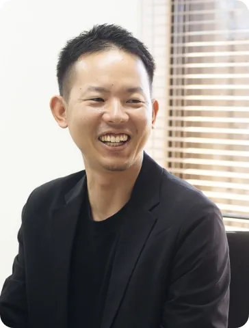 F.Yが談笑している様子