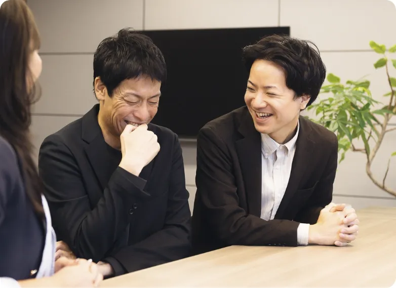 H.Y・N.Tが談笑している様子