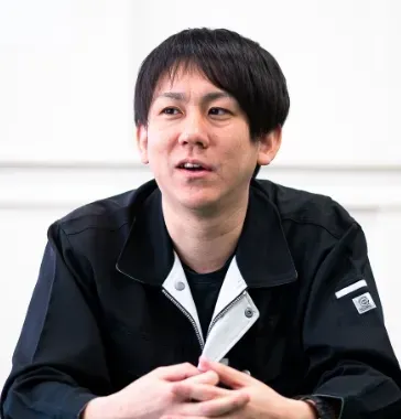 F.Tが話をしている様子